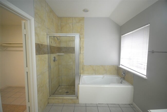 Photo - 1622 Regal Blue Ct