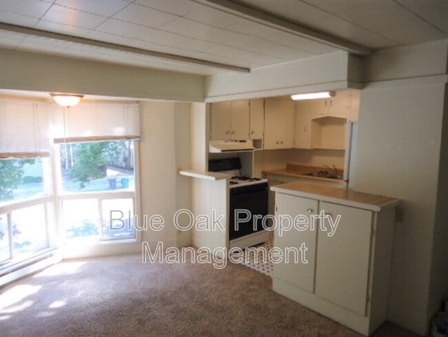 Photo - 605 W 6th St