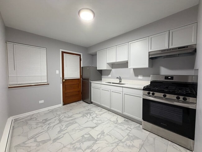 Building Photo - 5009 N River Rd Unit 2E