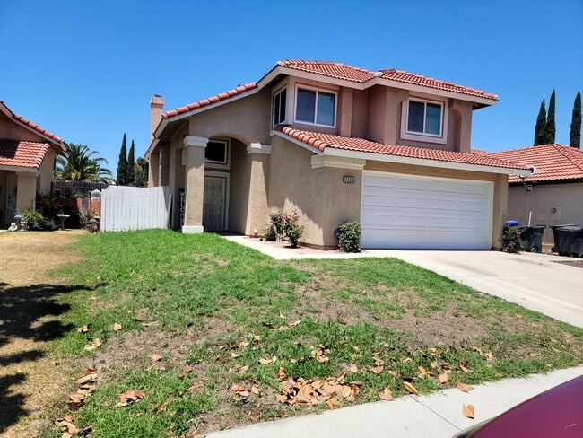 Building Photo - Fontana Two Story