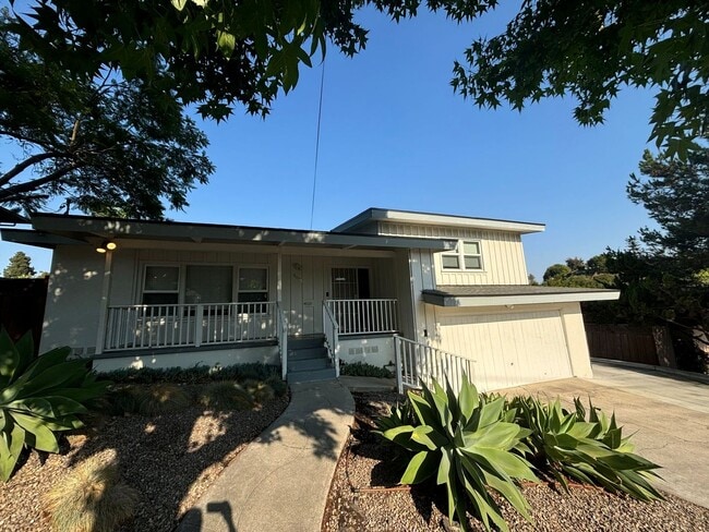 Photo - 6 Bed/ 5 Bath on Campanile! Large back area!