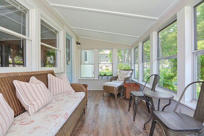 2 Saratoga Ct