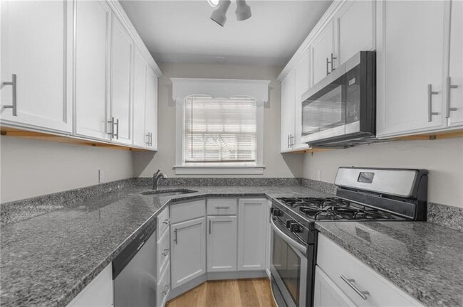 Photo - 196 Wardlaw Ave