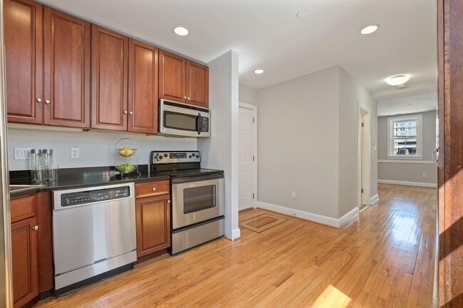 Photo - 1361 Irving St NW Unidad Irving Station  8