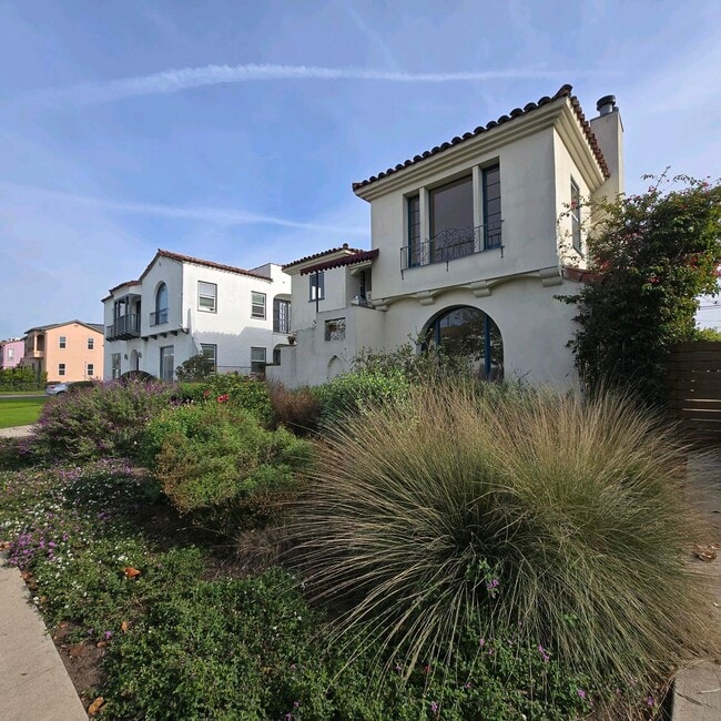 Photo - Large Fairfax area Lower Duplex