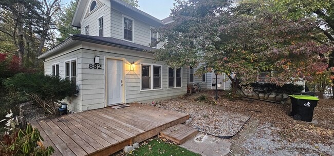 Building Photo - 882 Locust Dr Unit 4