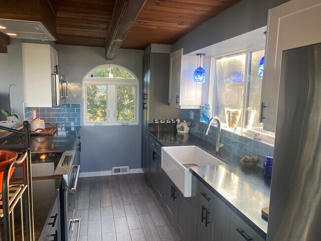 Kitchen - 14300 Hanson Cir