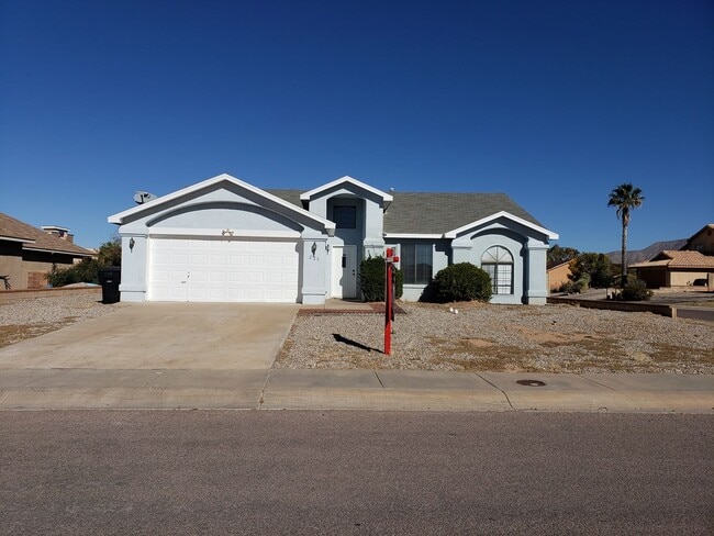 Great Commuting Location to HAFB & Town - Great Commuting Location to HAFB & Town House