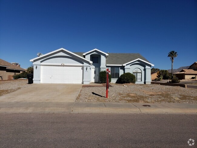 Building Photo - Great Commuting Location to HAFB & Town Rental