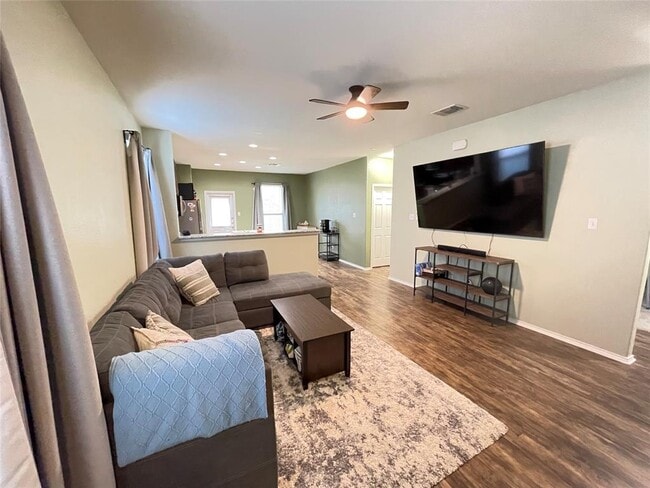 Building Photo - 228 La Dera Dr