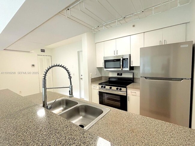 Building Photo - 430 S Park Rd Unit 3-206