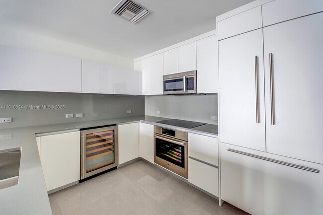 Photo - 88 SW 7th St