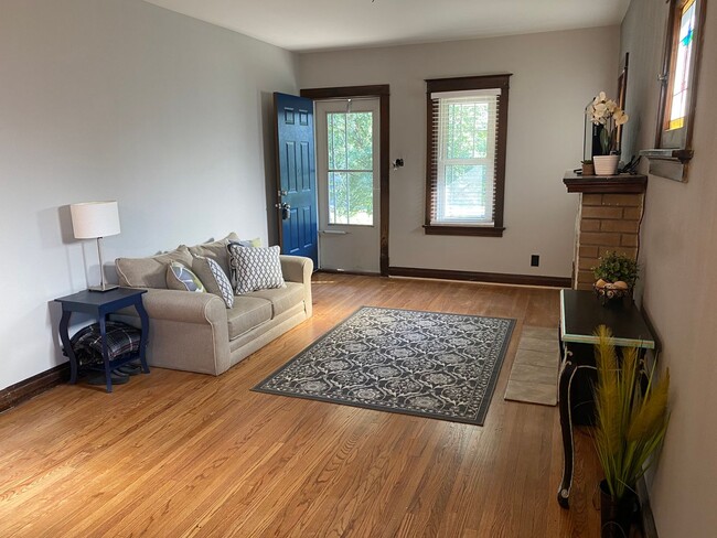 Photo - Beautiful Renovation in the Desirable South Hampton Neighborhood