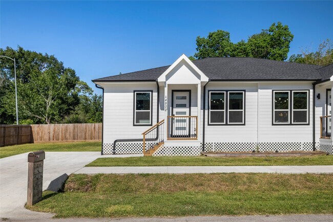 Photo - 4802 Angleton St