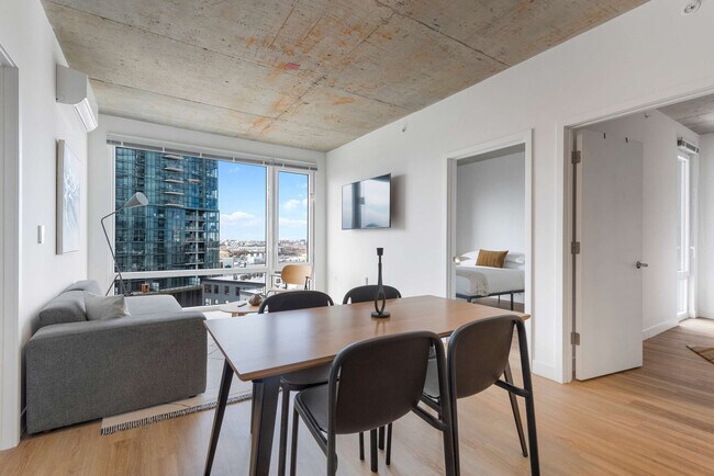 Photo - 853 W Blackhawk St Unit ID1243853P