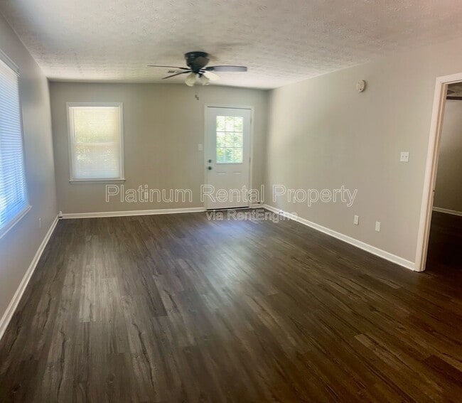 Photo - 1614 Riverside Trail NE