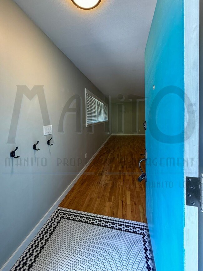 Photo - Sprawling South Hill Rancher on Park-like ...