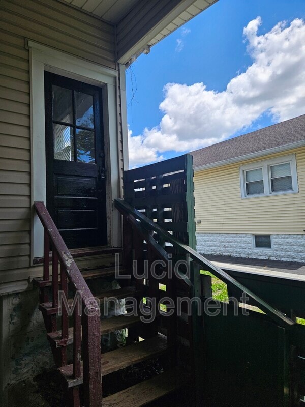 Photo - 1210 Longfield Ave