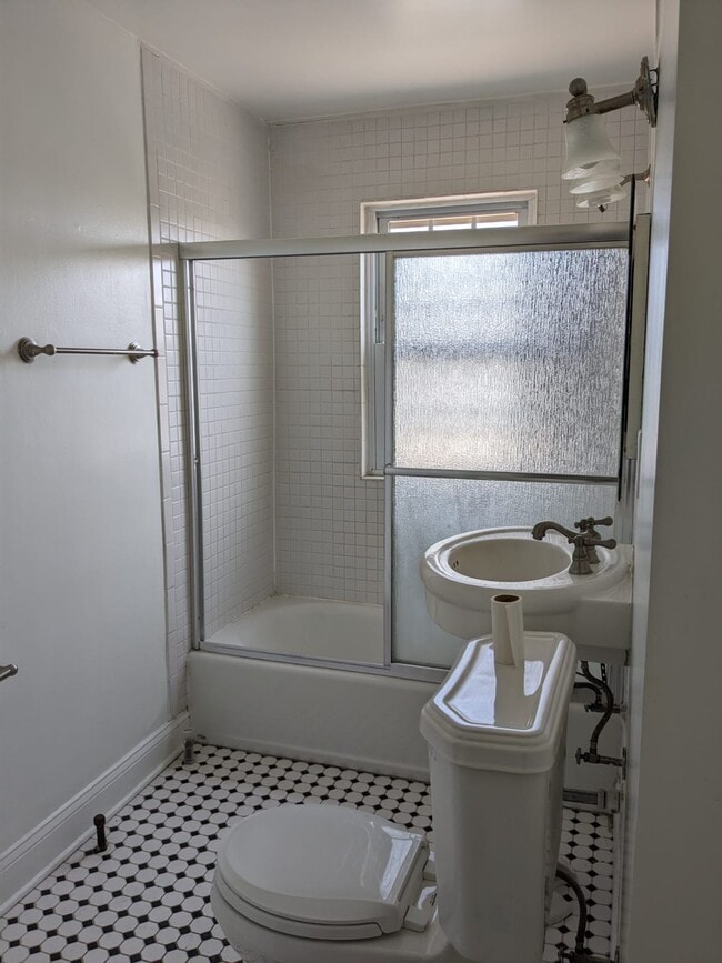 Bathroom - 13 Clarmore Dr Unit 1B