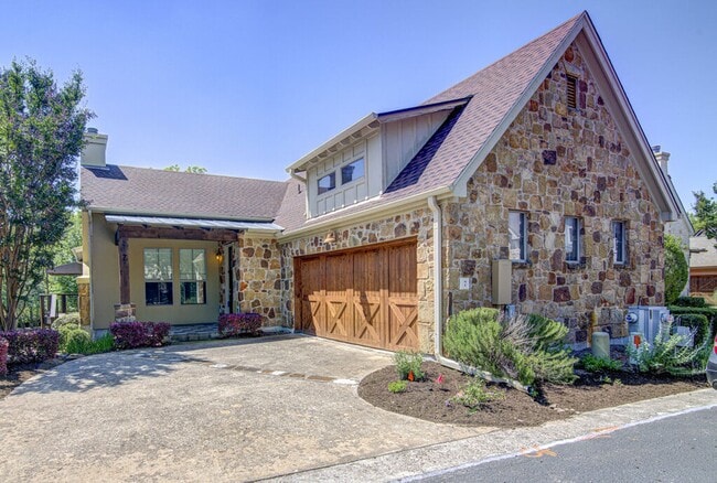 Building Photo - Charming 2 bedroom, 2 bathroom condo in Northwest Austin
