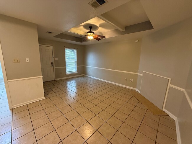 Building Photo - 1950-52 Helm Dr Unit DM 1952 Helm