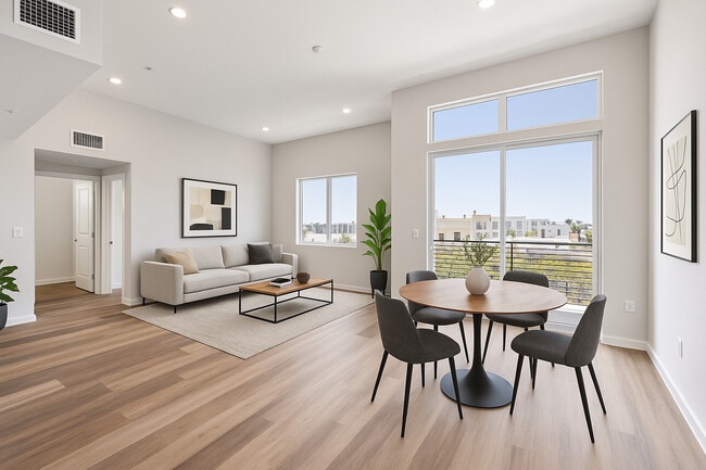 Building Photo - 748 S Irolo Rental