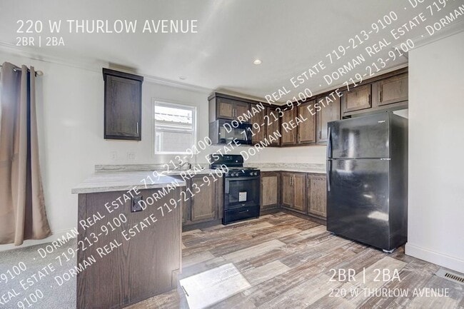 Photo - 220 Thurlow Ave