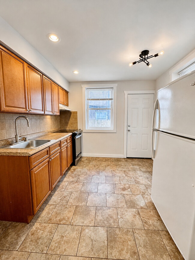 Photo - 3130 Hartville St