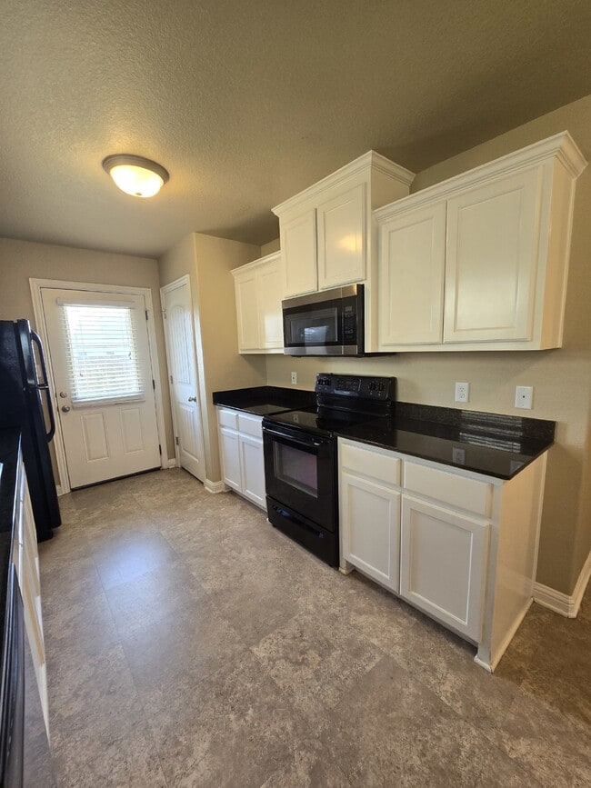 Photo - Spacious 3 Bedroom, 2 Bath Duplex for Rent...