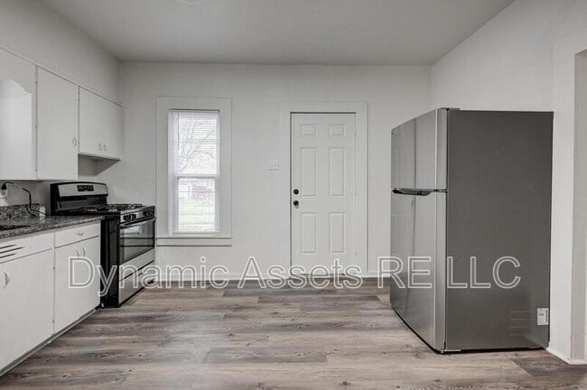 Building Photo - 510 W 3rd St Unit A