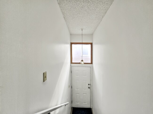 Photo - 1515-1536 36 St SE