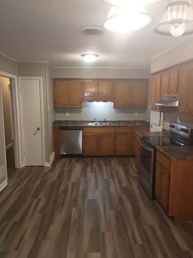 Photo - 4 Success Realty is now offering this 3 be...