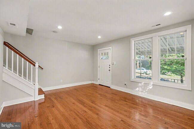 Photo - 1719 Frankford St SE