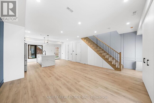 Photo - 158 Dovercourt Rd