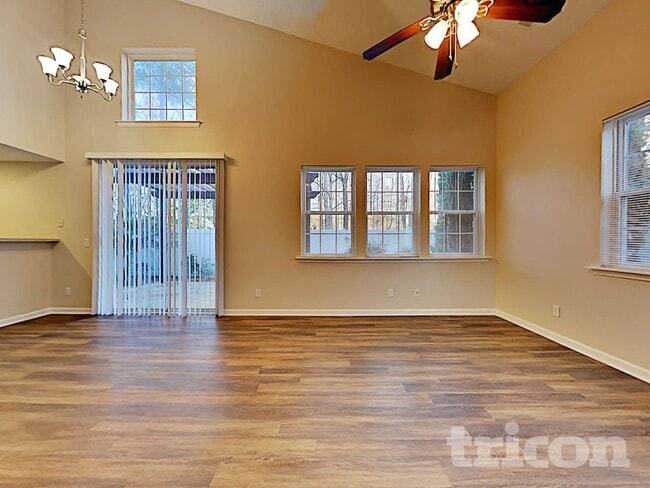 Photo - 102 W Oaks Pl