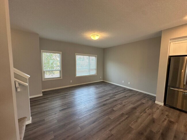 Photo - Stylish 3-Bedroom Townhouse in Harvest Hills – Perfect for Family Living (IP009)
