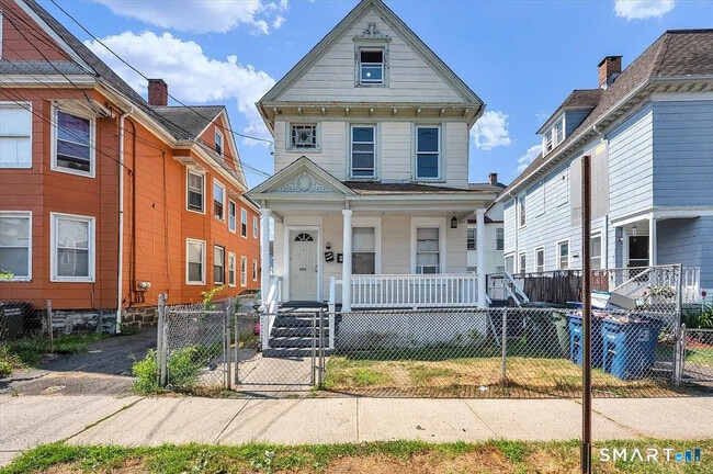 Building Photo - 200 Ogden St Unit 2
