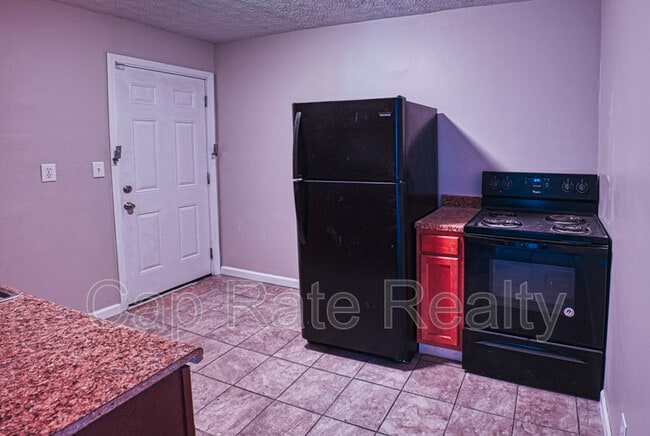 1143 Duxberry Ave