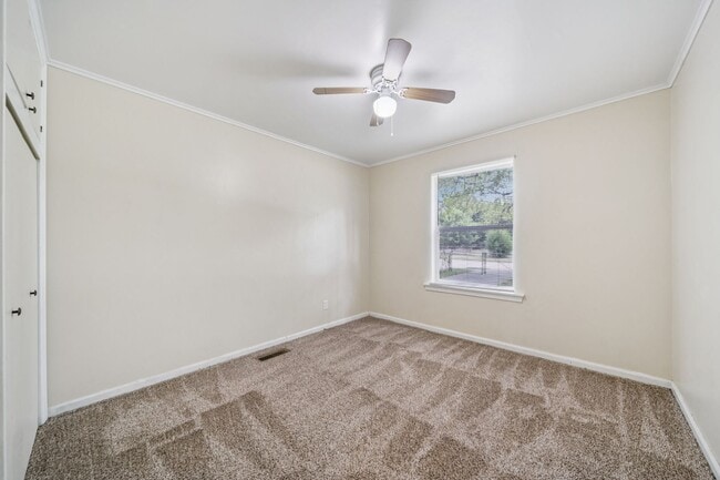 Building Photo - Cute Duplex Corner Lot Fenced Yard Rental