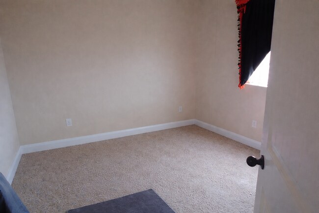 Photo - "Spacious 3-Bed Townhouse with 2.5 Baths in Prime Washington Location - 1550 Sq. Ft. of Comfort!" Unit 28