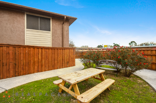 Building Photo - 1801 S Fielder Rd Rental