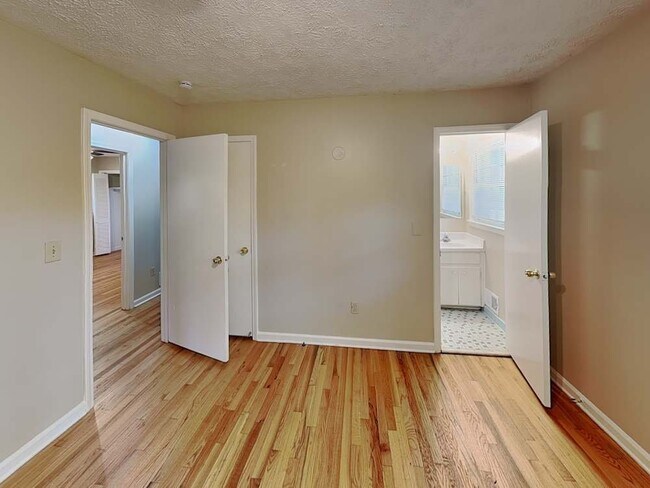 Photo - 5676 Crestwood Dr SW