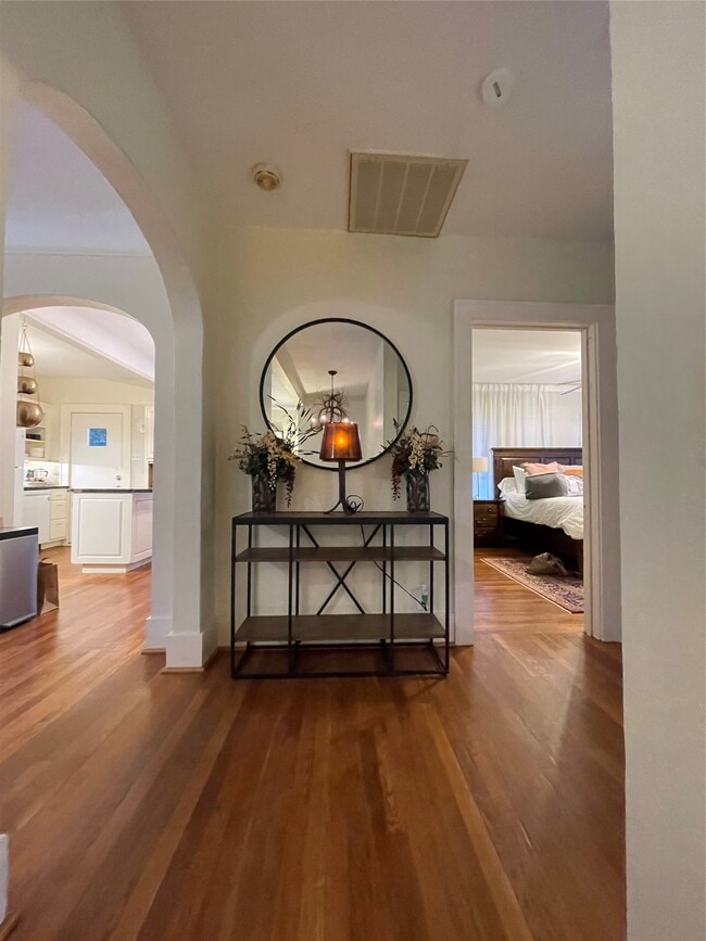 Photo - 1604 Castle Ct