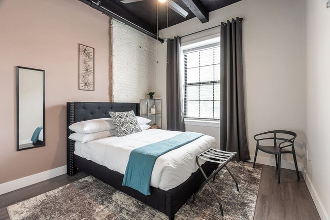 Photo - 212 W Roberts Ave Unidad ID1289453P