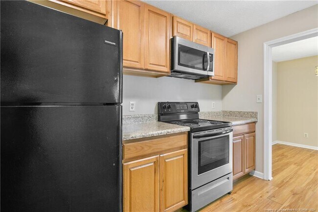 Photo - 283 Waterdown Dr