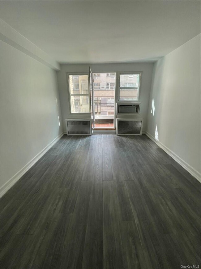 Building Photo - 141 E 55th St Unit 10F Rental