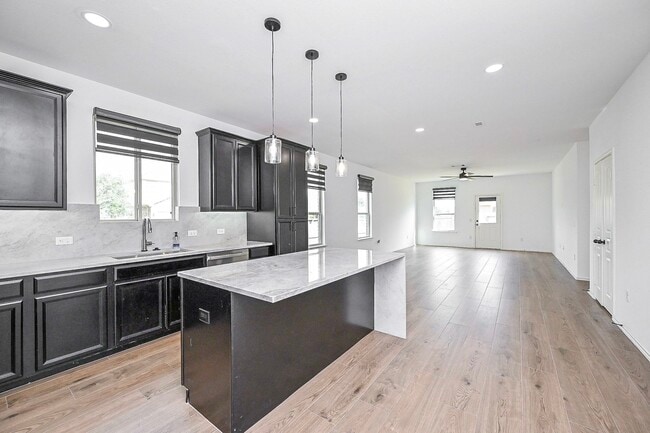 Photo - 5046 Royal Amber Ln