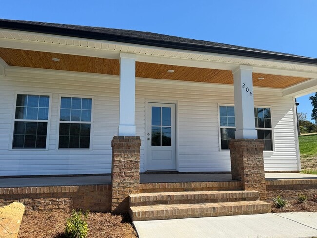 Building Photo - Three bedroom, 2 bath newly constructed ho...