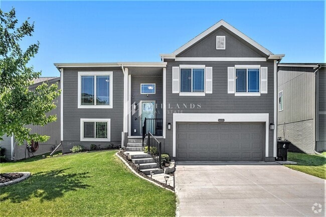 Building Photo - Turnbridge Split Entry Home!