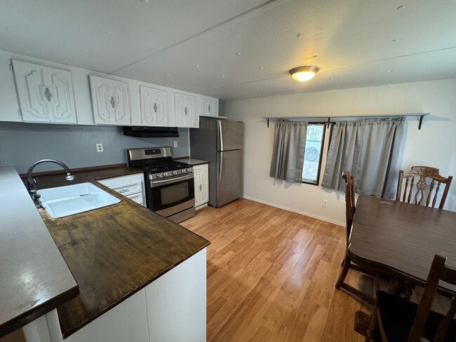 Building Photo - Cozy Spot Awaits in Columbus, Montana!